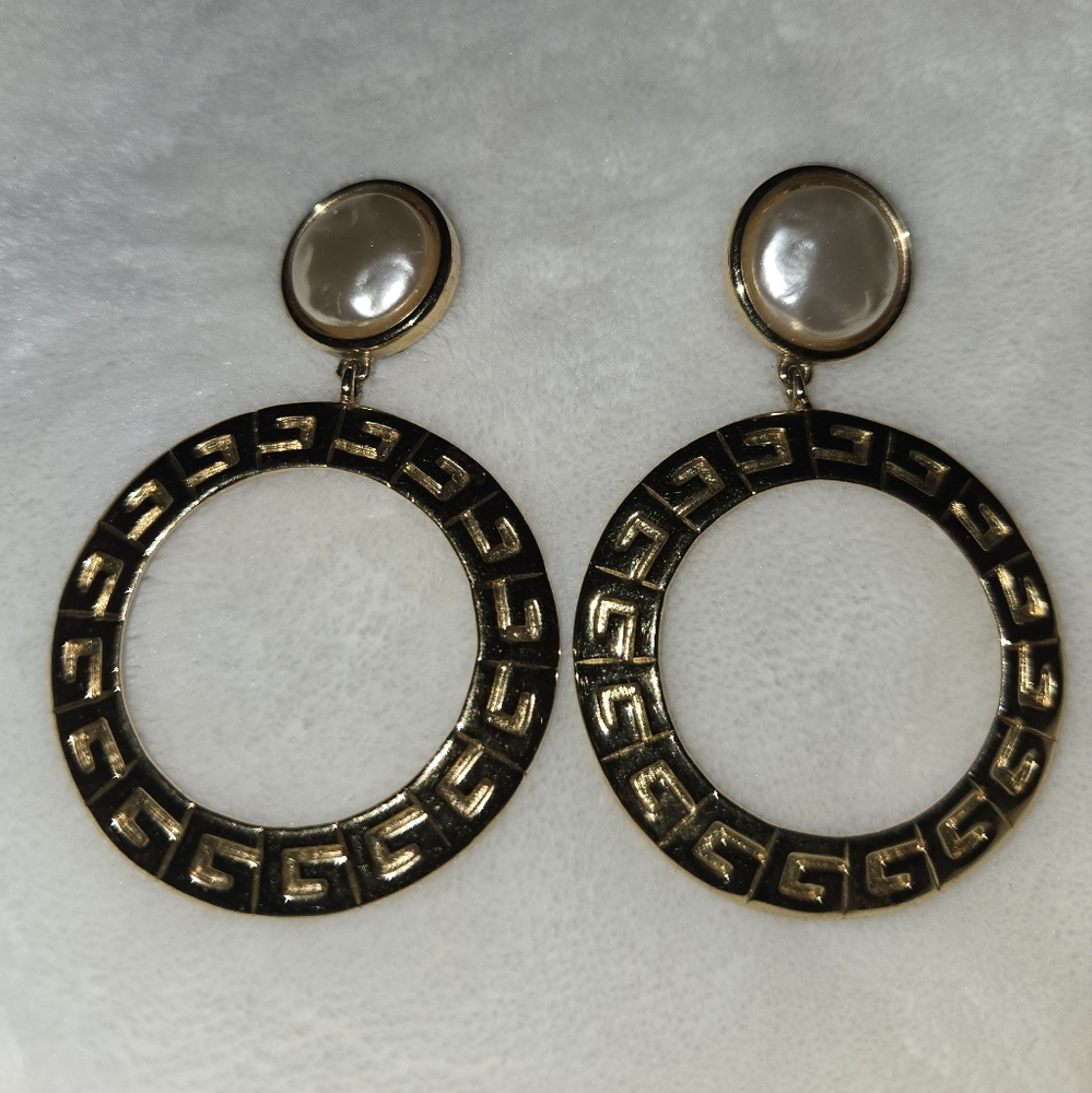 GIVENCHY Vintage Elegant Gold and Pearl Clip Earrings - Picture 2 of 7